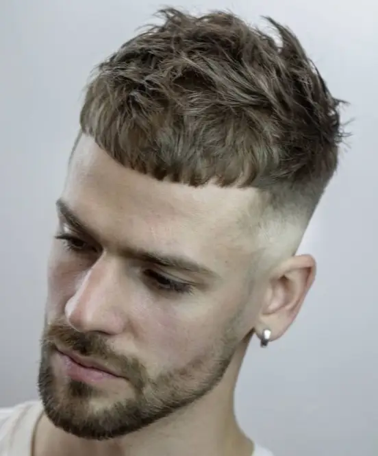 Peinado hombre barba tupida