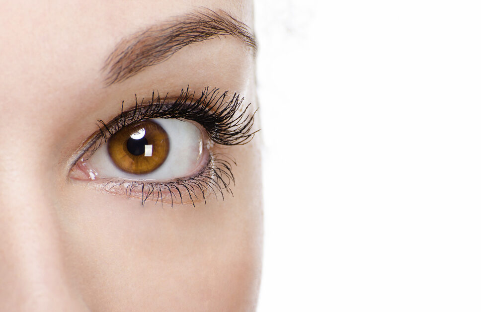 5-consejos-para-maquillar-tus-ojos-si-tienes-el-color-de-ojos-miel