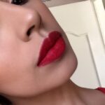 como-maquillarse-para-una-blusa-roja-4-pasos-faciles