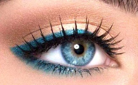 Maquillaje de ojos azules: cómo destacar tus ojos con el maquillaje adecuado