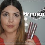 Consigue pestañas impactantes con la máscara Sky High Cosmic Black Consigue pestañas impactantes con la máscara Sky High Cosmic Black